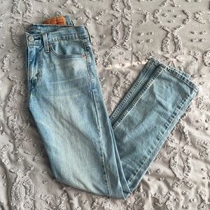Levi Straight-Leg Light Denim